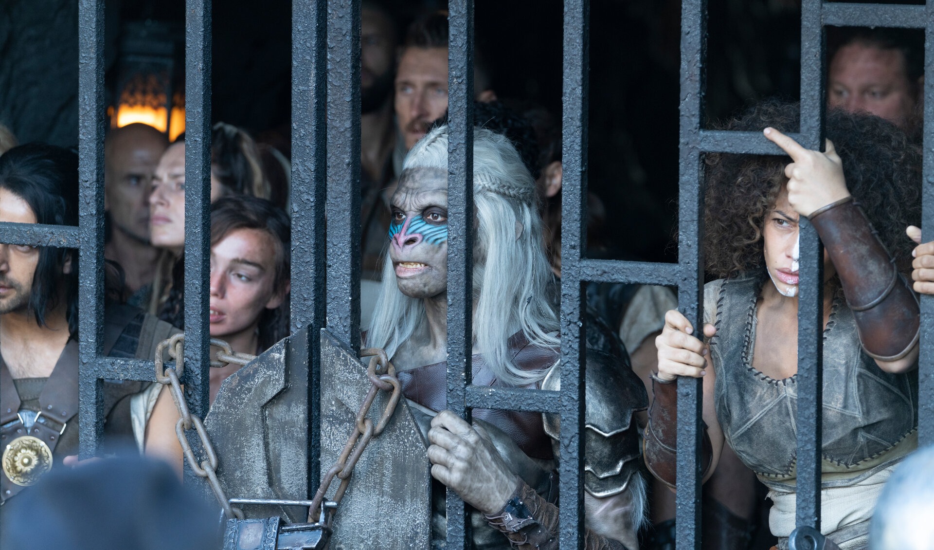 ����� ����