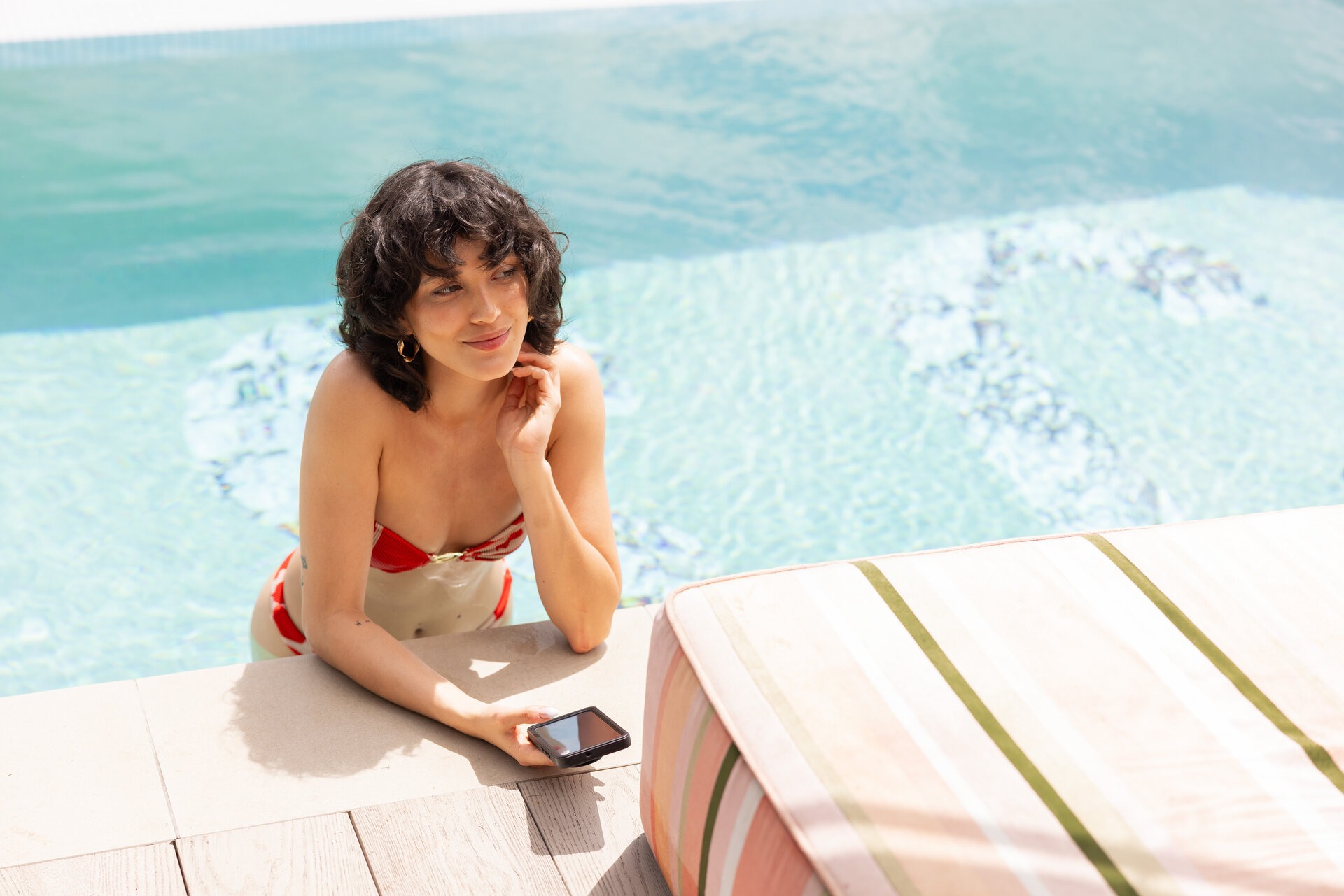 ���-������