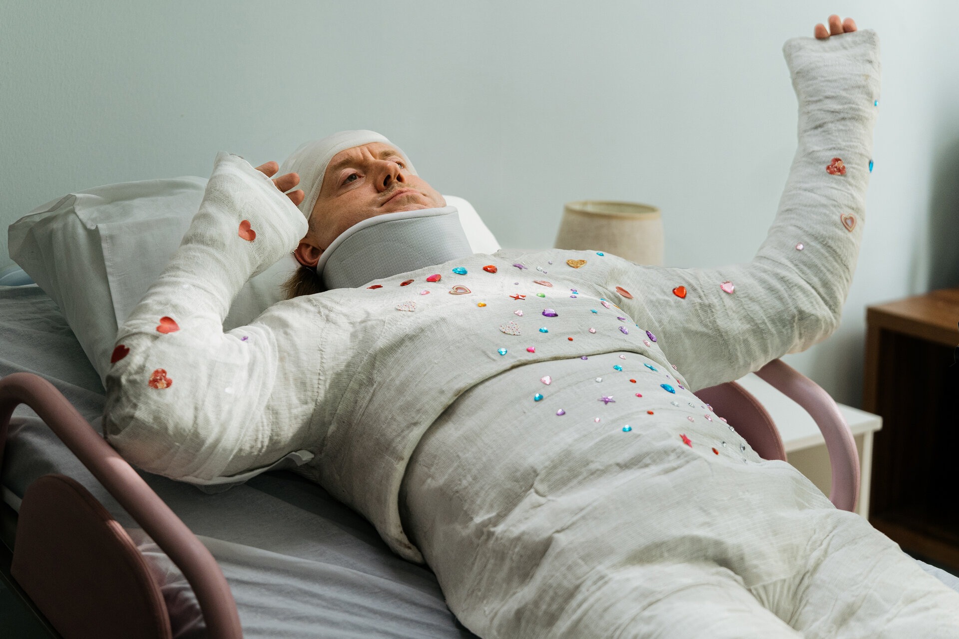 ����� ����