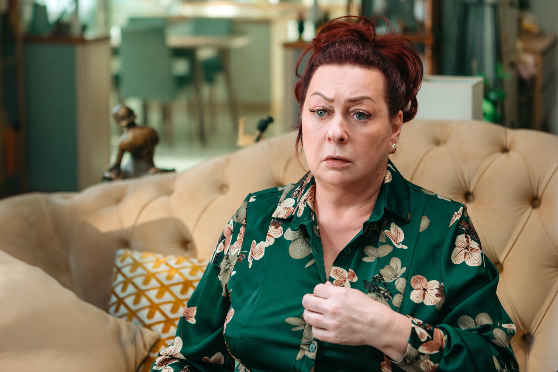 ����� ����