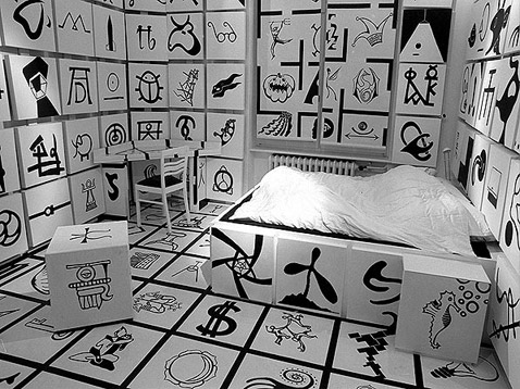 Symbol Room.     , ,    :  "  "? ( Lars Stroschen).