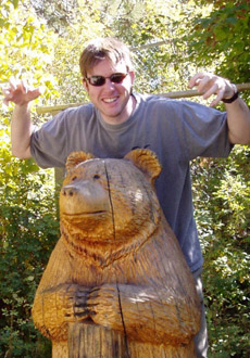 Это Ричард Мейсси, астроном из Калифорнийского технологического института. Его главное научное увлечение, как говорит он сам, — "тёмная Вселенная". Наверное, и ненаучных интересов у него тоже немало (фото с сайта astro.caltech.edu).