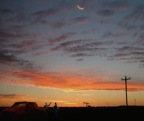 -        , ?   ,    ... ( César Saez/Geostationary Banana Over Texas).