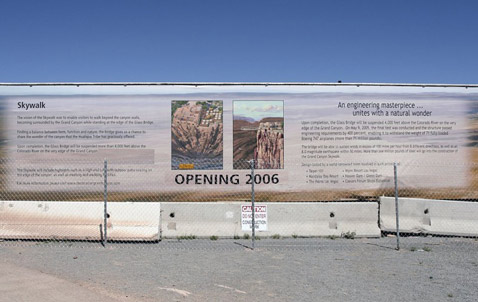 ������ ����� ����. ������������� Grand Canyon Skywalk ��������� ������� � ���������� � ��������� �������� � 2006-� (���� Stephen DesRoches).