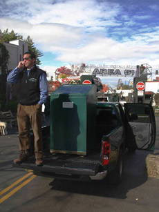 ���� ������� � �� ���������, � ����� ���� ������ ���� (<a href="http://www.seahorsepower.com/jim2.php">James Poss</a>), ������������ BigBelly � ���������� Seahorse Power (���� James A. Poss/wired.com).