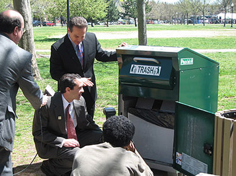 �� ���� ������ �����, ��� ������ ����������� ����������� ���������� �������� ����� �������� � BigBelly. �� � ���� ����, ������� � �������� ��� ������ ��������� �� ���� ��. ������ ��� �� �������� ������ �������, ������� �������� ������ ����. ������� ��������� ���, ����� ������� ���������� �� ������������ ������, � ������ ����� �������� ��� ���� ���� ������ ������������ ����� (���� � ����� providenceri.com).